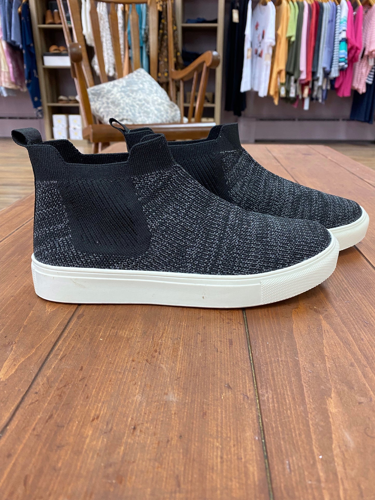 Very G Bess Black Sneaker - Whitt & Co. Clothing