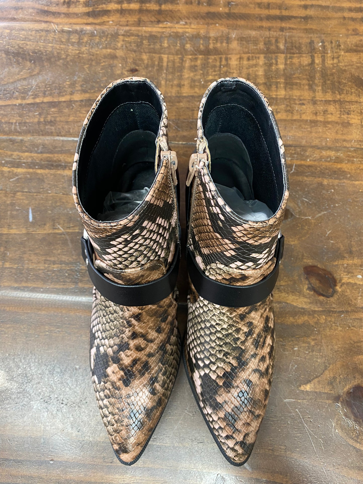 Qupid snake deals booties