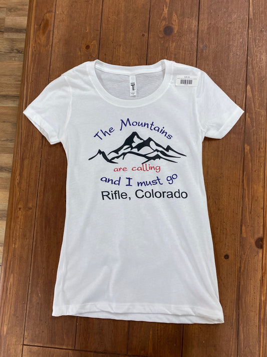 Women’s Rifle Colorado Mountains Tee - Whitt & Co. Clothing